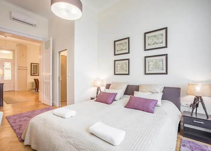 Modernized Unique Huge Central Apartment On 135Sqm