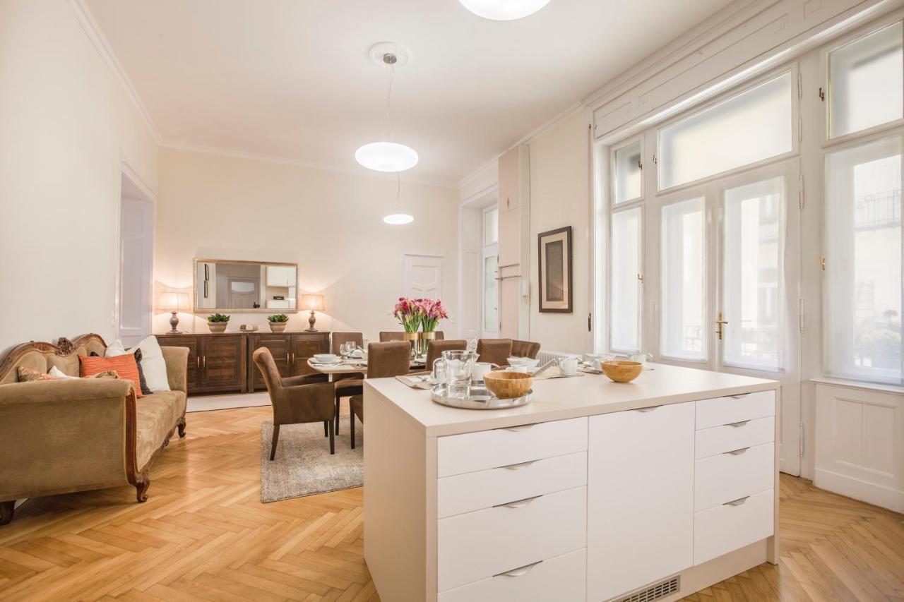 Modernized Unique Huge On 135sqm Appartamento